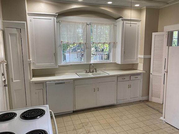 2nd image of 1256 Peacock Ave
