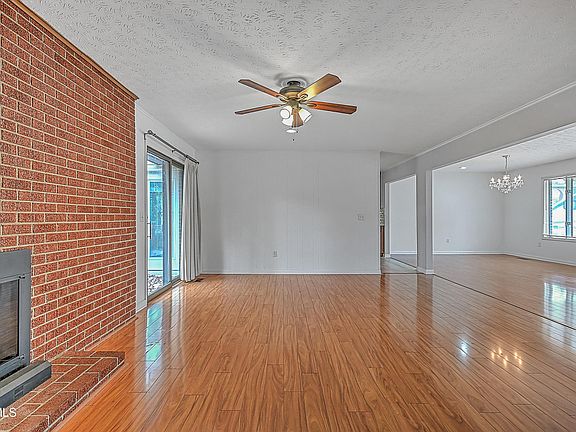 3rd image of 2504 Essex Dr