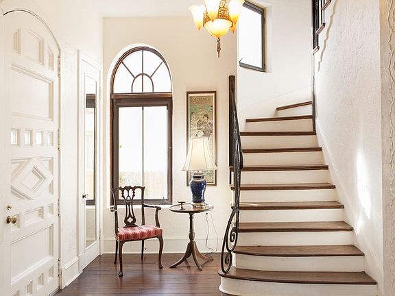 2nd image of 275 Palm Ave