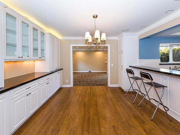 4th image of 4423 Rockland Pl
