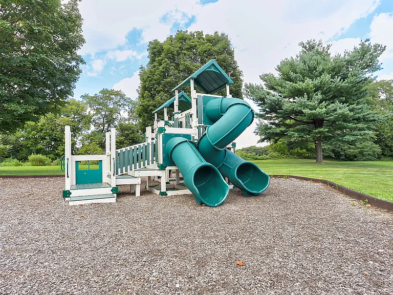 Pioneer Woods — Photo 19