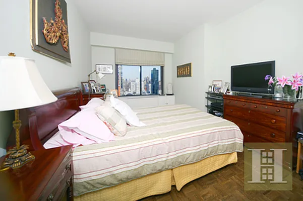 Sold by Halstead Real Estate | media 8