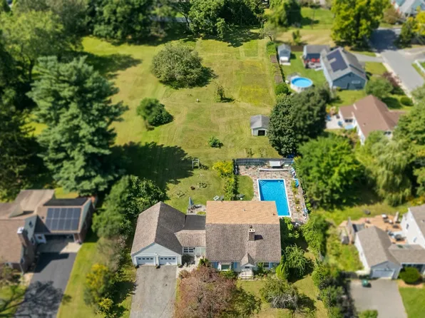5 Magnolia St, Great Barrington, MA 01230