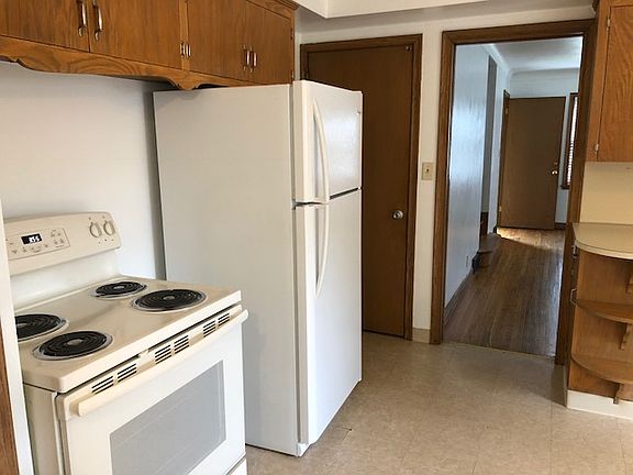 5th image of 1107 Saint Clair Ave