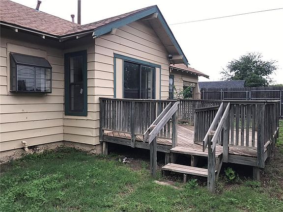 2nd image of 812 W 7th St