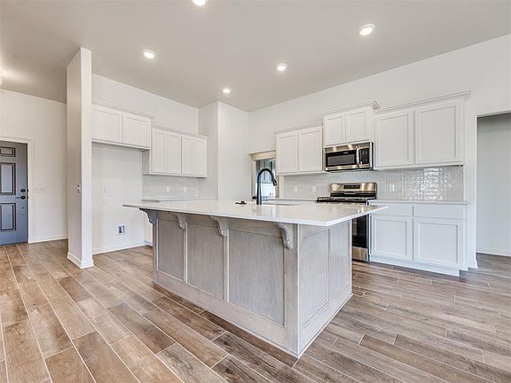 5th image of 7621 Wilshire Woods Dr