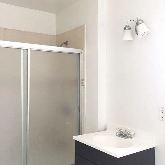 In-Suite Bathroom 01