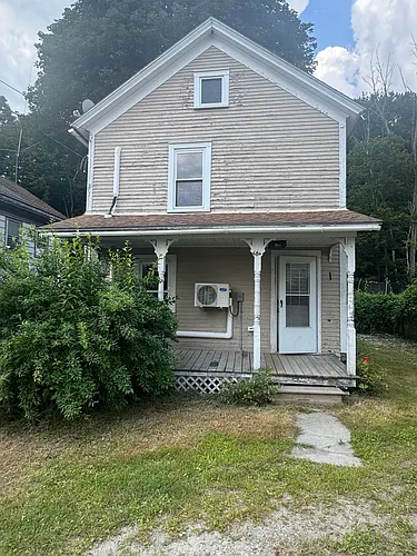 68 1/2 Columbia St Photo 1