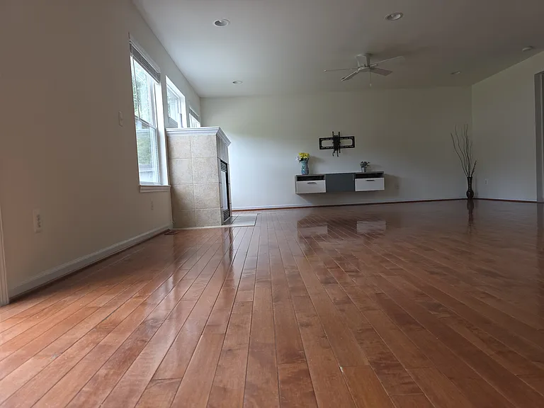 2103 Enterprise Dr — Photo 10