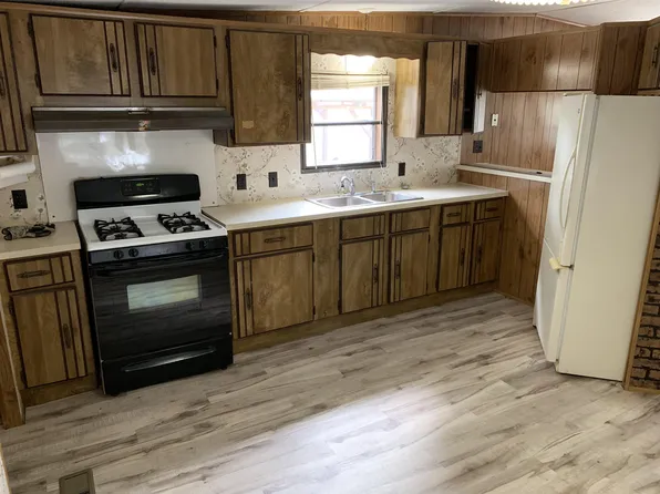 310 S 11th St, Adel, IA