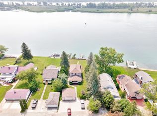 429 Edgewater Dr, Algonac, MI 48001