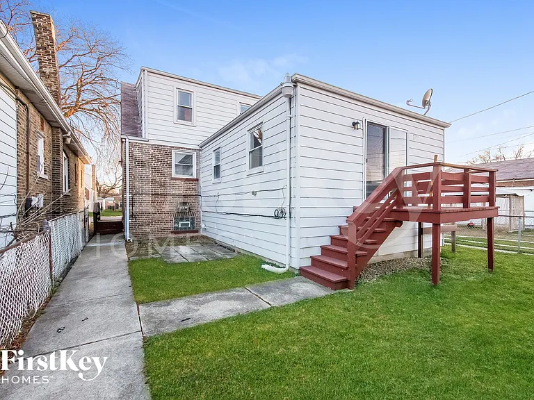 19 E 140th Ct — Photo 13