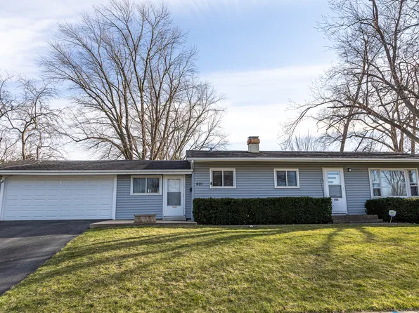 601 Topeka Dr, Carpentersville, IL 60110