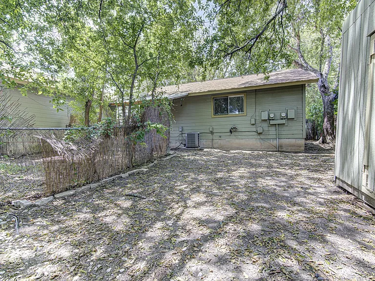 824 King Albert St — Photo 20