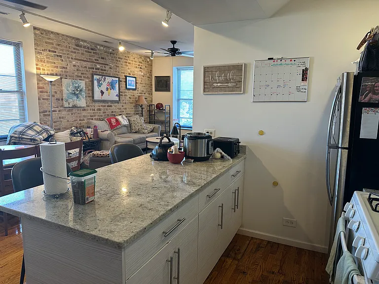 1362 W Crystal St #3F — Photo 5