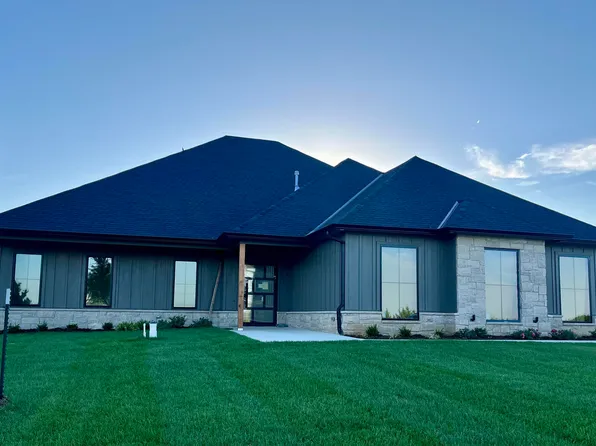 240 S Cedar Hill Blvd, Valley Center, KS 67147