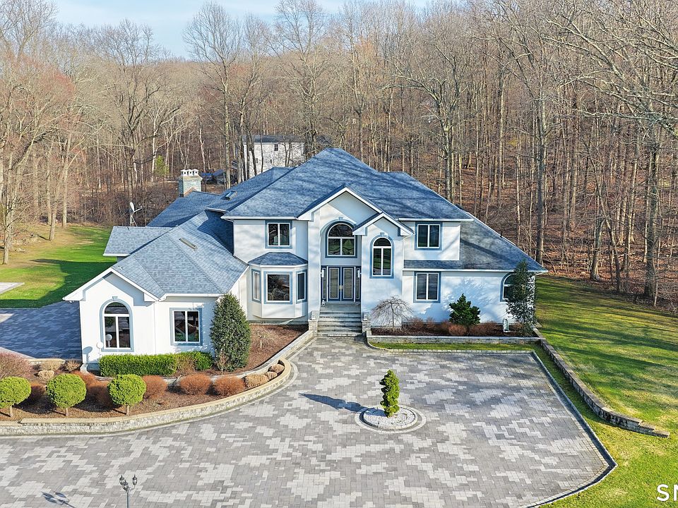 1st image of 39 Golden Hill Lane