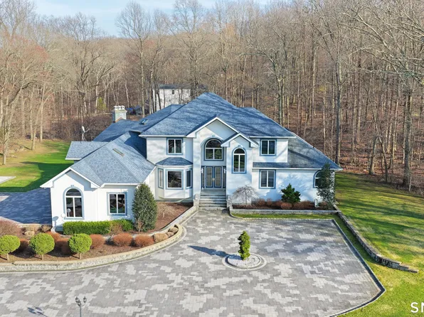 39 Golden Hill Lane, Shelton, CT 06484