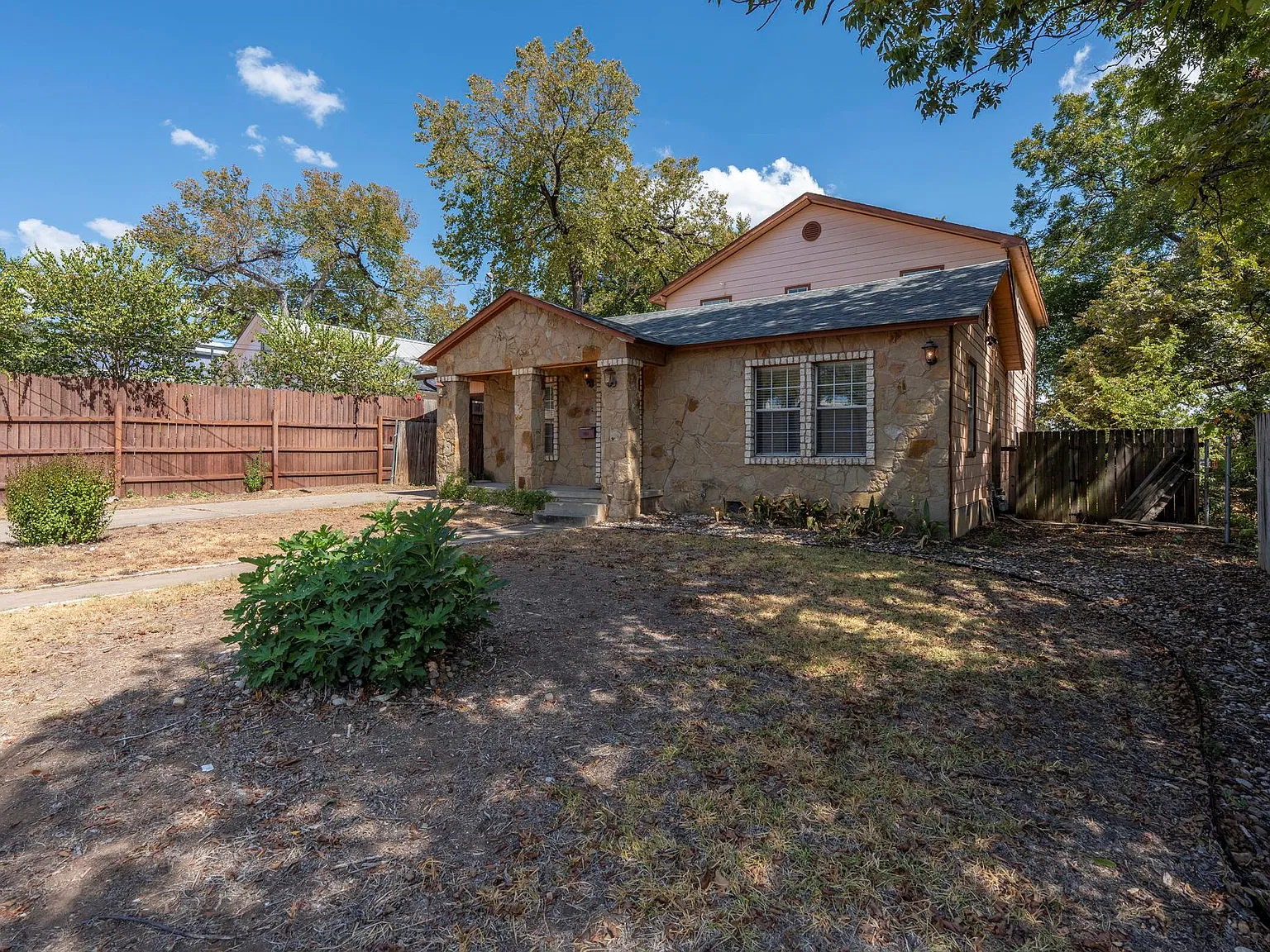 7 bed, 3.0 bath, 3040 sqft, $2,500 — Photo 3