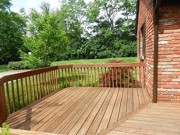 3rd image of 312 Bedford Glen Ln