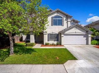 2322 E Desert Island Dr, Fresno, CA 93730