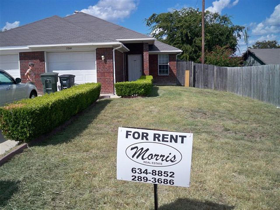 1st image of 2301 Wales Cir