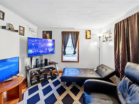 5th image of 308 Nelson Ave