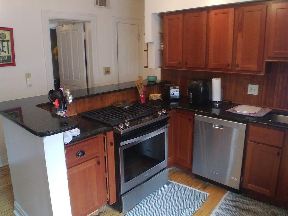 1st image of 1015 W Newport Ave #2