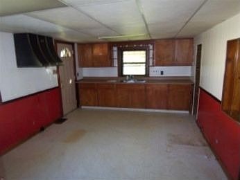 3rd image of 213 S Park Dr