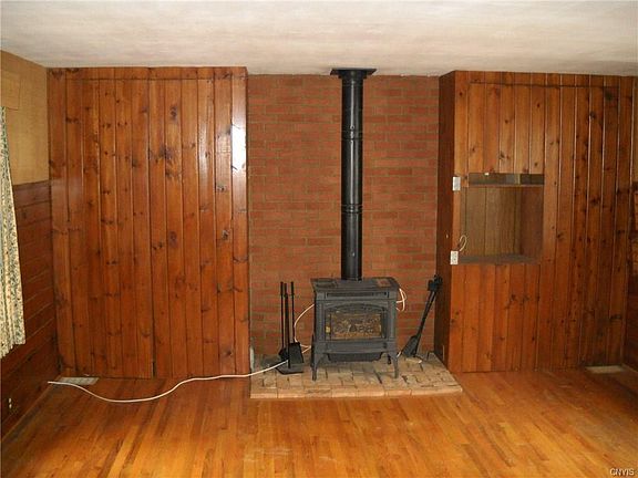 4th image of 69 Oswego St