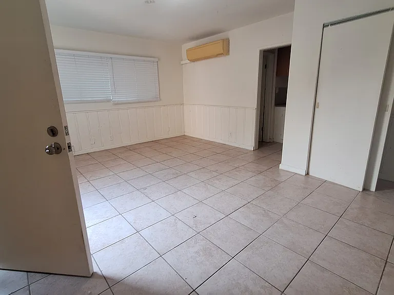 611 S Flower St #5 — Photo 4