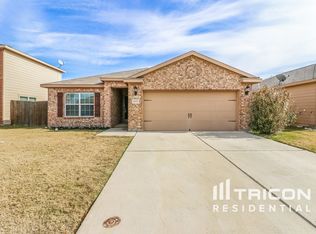 10017 Iron Ridge Dr, Fort Worth, TX 76140