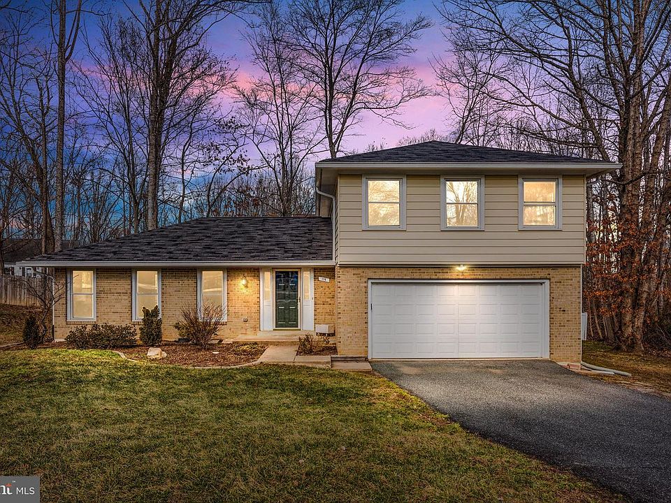 1st image of 115 Oakwood Dr