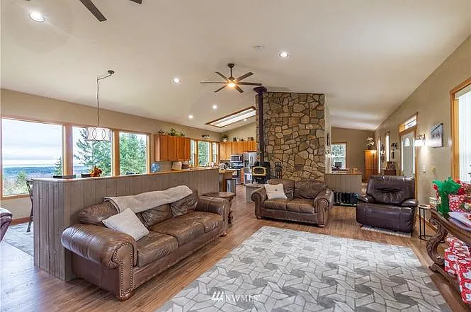 202 Fox Hollow Rd — Photo 2
