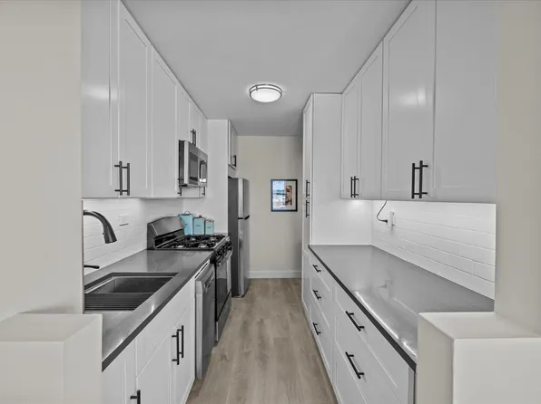 555 Kappock Street image 14 of 24