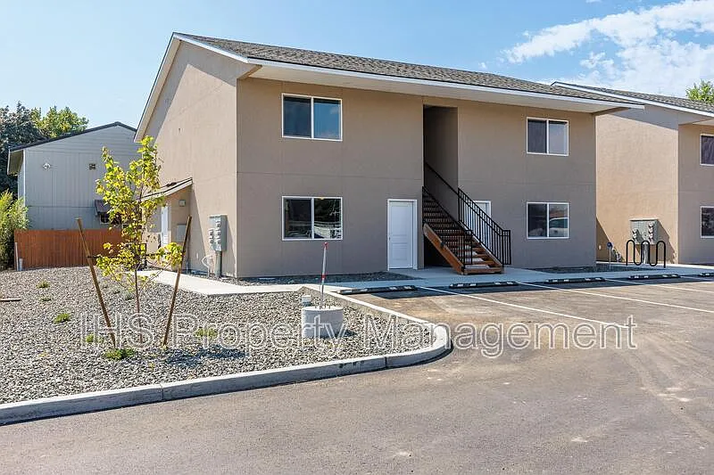 2 bed, 2.0 bath, 1000 sqft, $1,325 — Photo 1