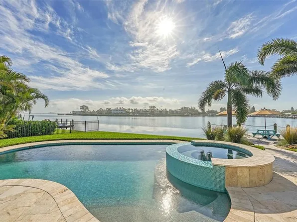 523 Key Royale Dr, Holmes Beach, FL 34217
