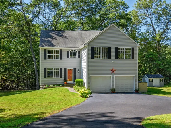 29 Little Brook Lane, Newtown, CT 06470