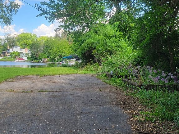 5th image of 228 S Shore Dr