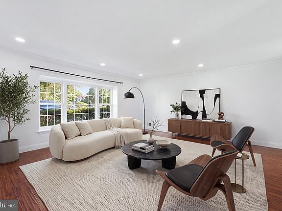 4th image of 16 Carlyle Ct