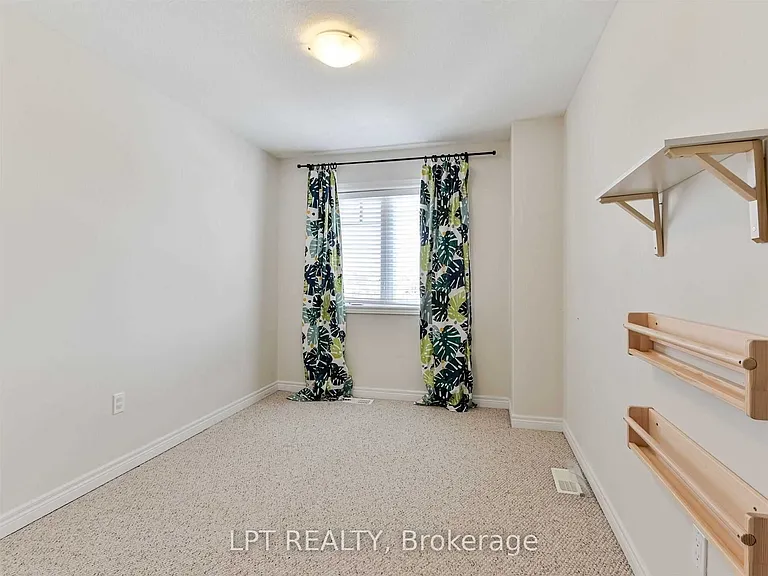 124 Parkinson Cres #15 — Photo 9