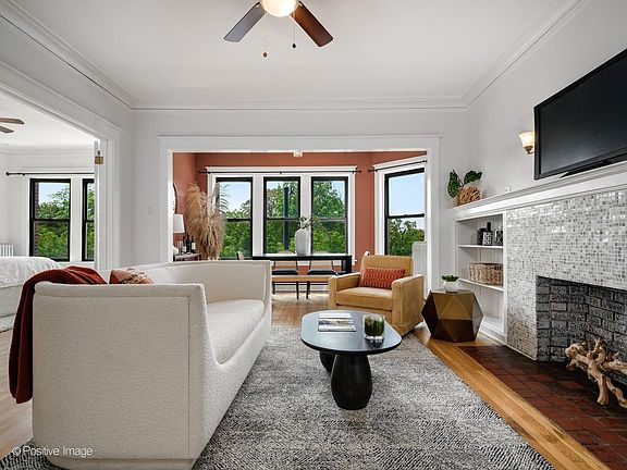 4th image of 1310 W Montrose Ave #3
