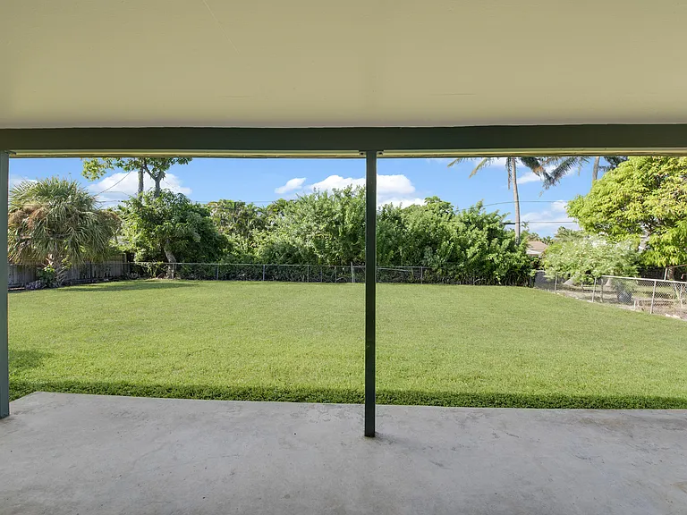2022 Collier Ave — Photo 26
