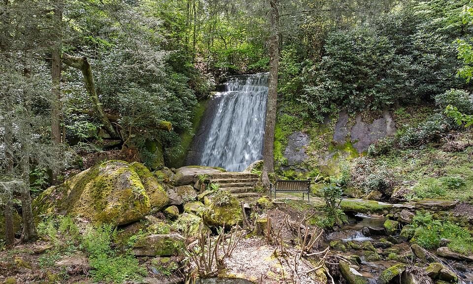 1st image of 685 Gold Mine Rd