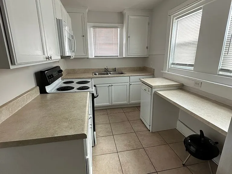 136 Avenue C NE #3 — Photo 7