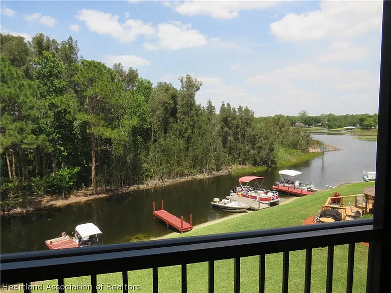 121 Country Club Dr #302 — Photo 31