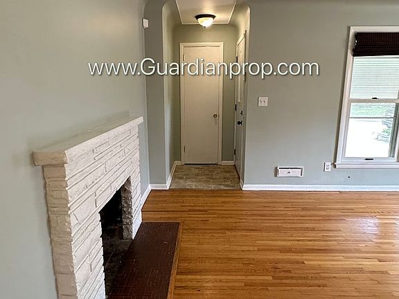 3rd image of 6037 Blaisdell Ave