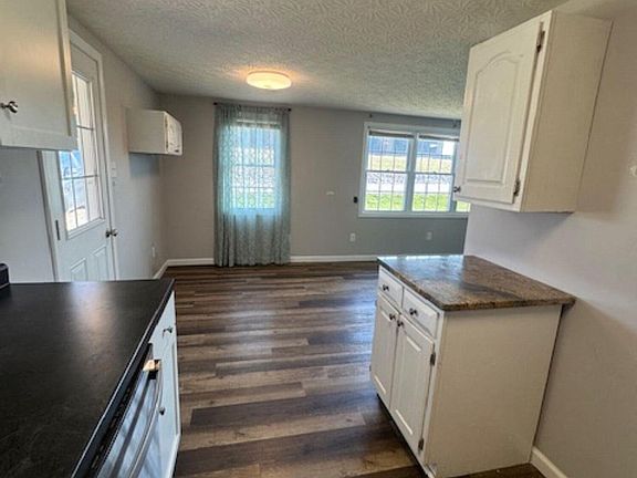 3rd image of 505 Rhodelia Rd