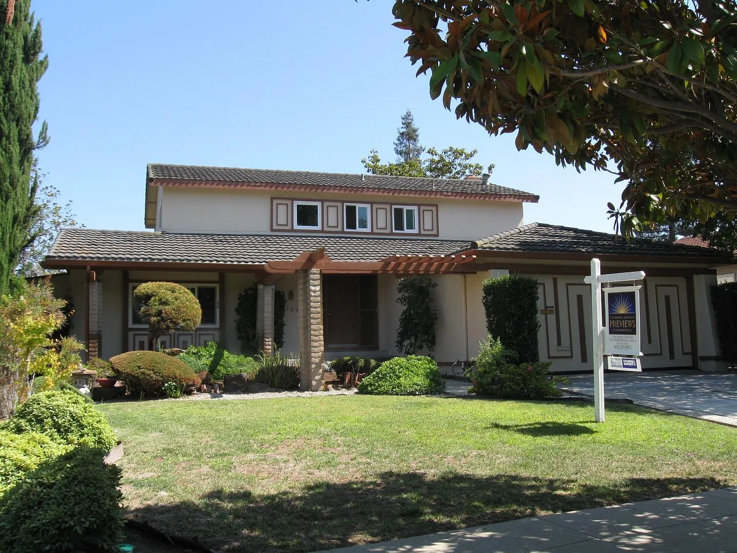1096 Hyde Ave photo 1