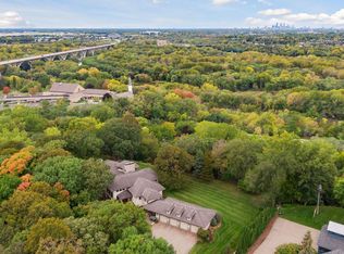 10 Windy Ridge Pl, Mendota, MN 55150